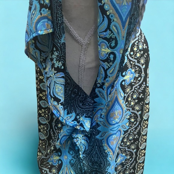 Angie Butterfly Sleeve Top for Ladies; Size Small - Picture 6 of 8